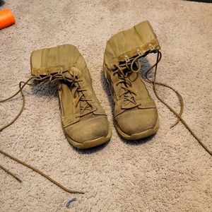 Danner Tachyon army boots.